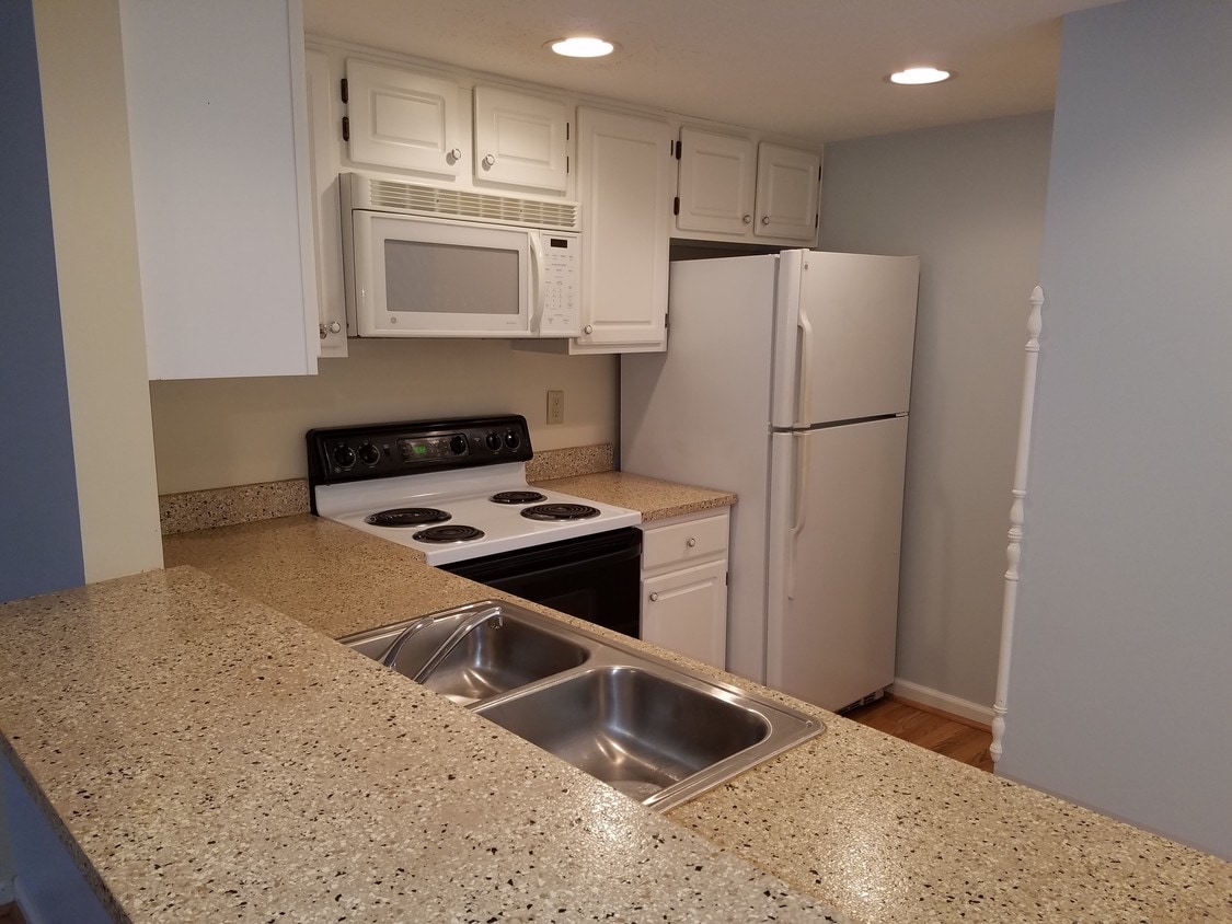 Kitchen - 6339 Riverview Loop