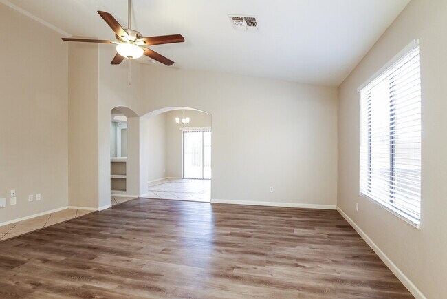 Foto del edificio - 15519 N 158th Ln