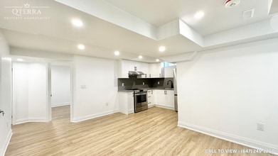 Building Photo - 1558 Somergrove Cres