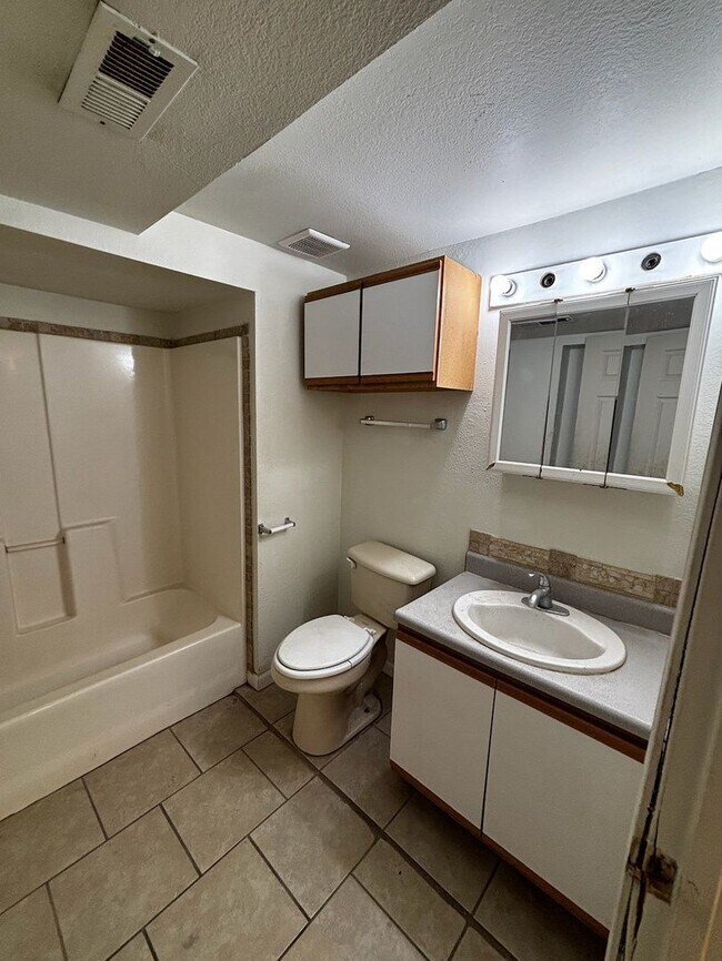 Foto del edificio - 511 W 12th St