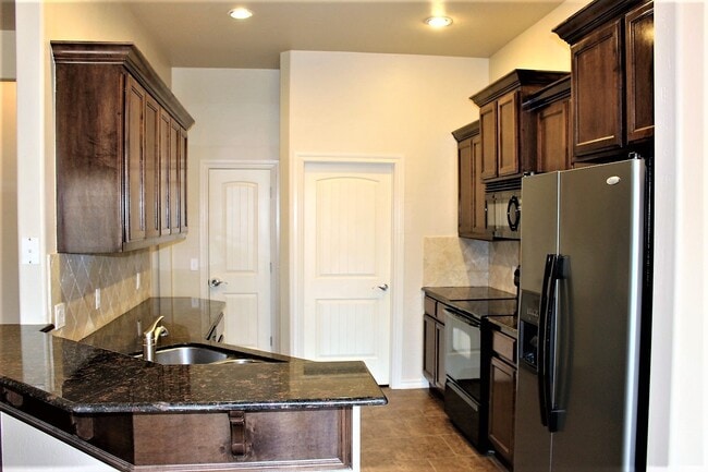 Photo - Gorgeous 4 Bed 2 Bath in Gated Community House