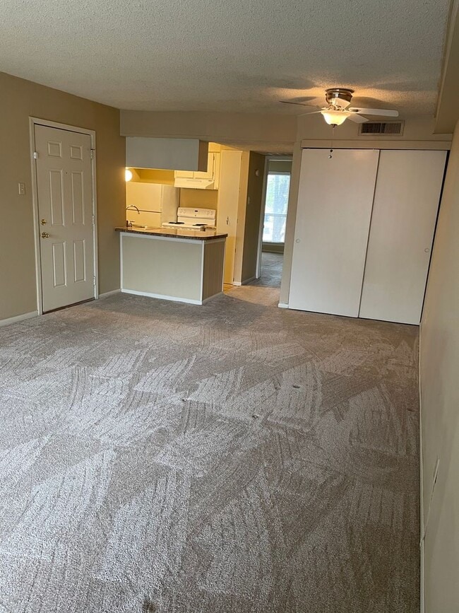 Building Photo - 1BD/1BA Condo located on the Germantown/Me...