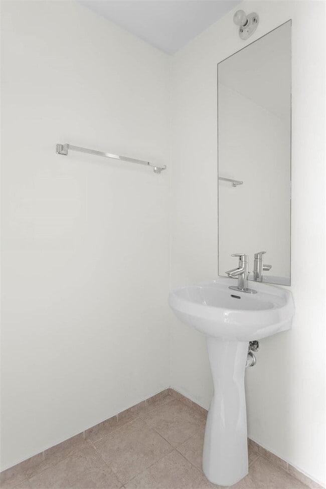 Foto del edificio - 60 SW 13th St