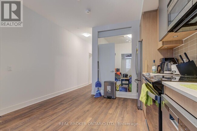 Photo du bâtiment - 1350 Ellesmere Rd