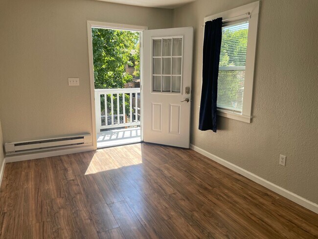 Building Photo - 417 Hackberry Ave