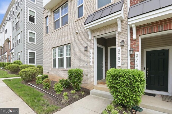 Foto del edificio - 2739 Pinebrook Rd