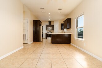 Building Photo - 2706 E Garfield Ave