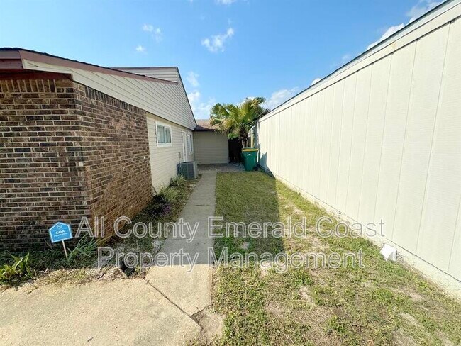Building Photo - 163 Bent Arrow Dr