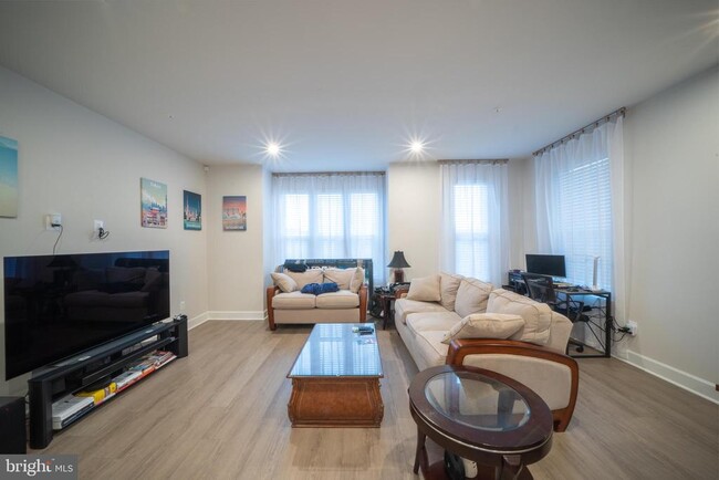 Foto del edificio - 6710 Belcrest Rd
