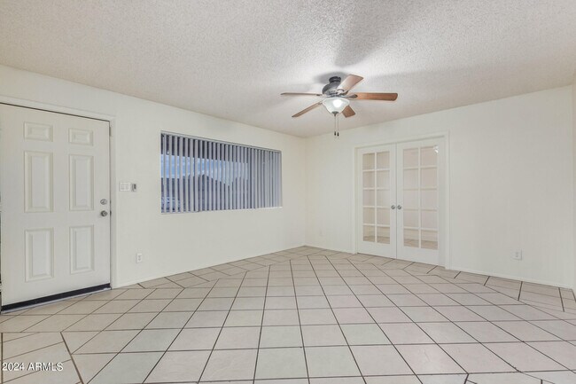 Building Photo - 6233 S Parkside Dr