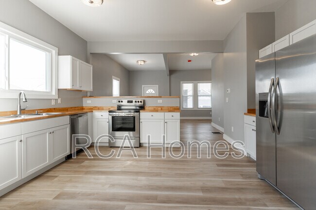 Building Photo - 646 W 30th St