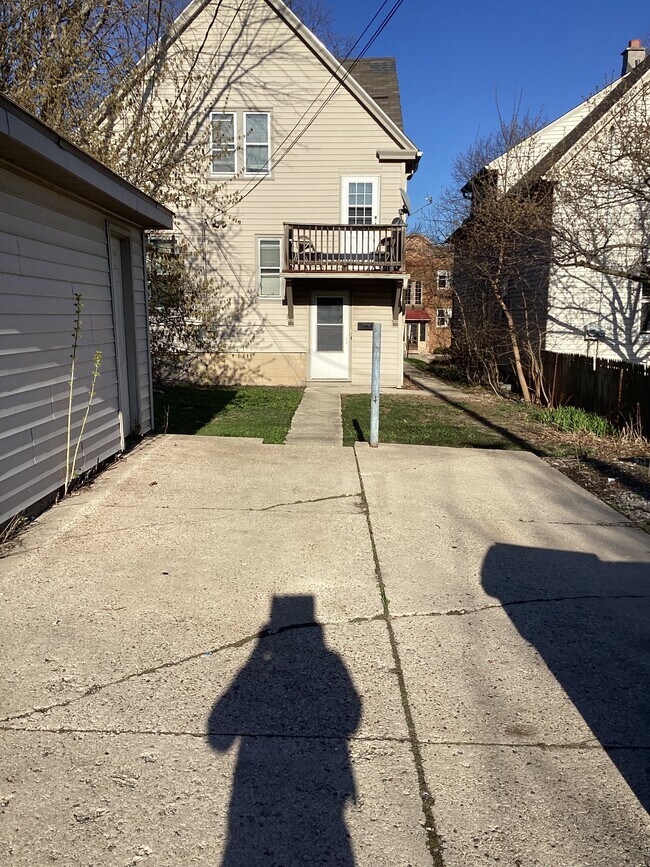 Building Photo - 2943 N Newhall St