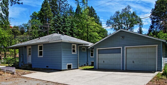 Foto del edificio - 3178 Cedar Ravine Rd