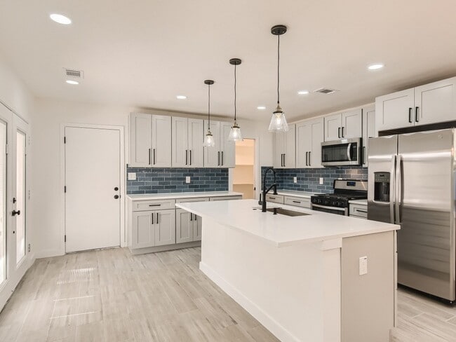 Building Photo - 8416 Maine Dr