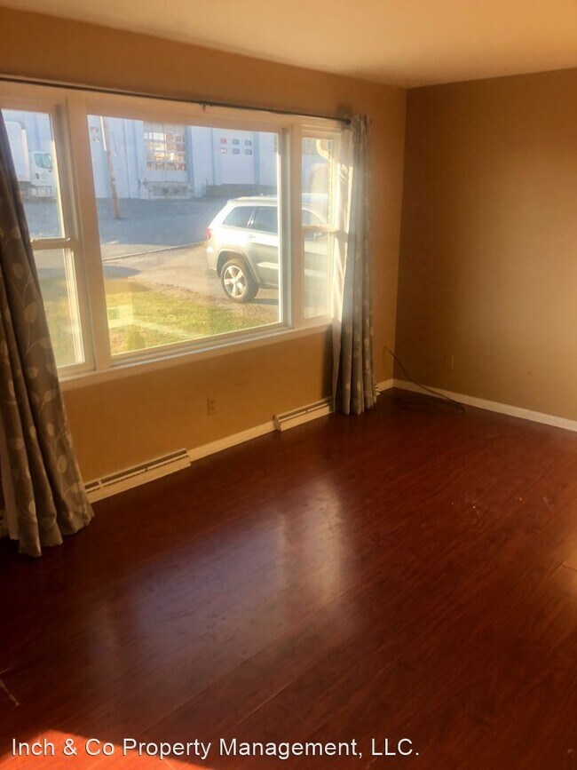 Building Photo - 3 br, 1 bath House - 215 Meade St