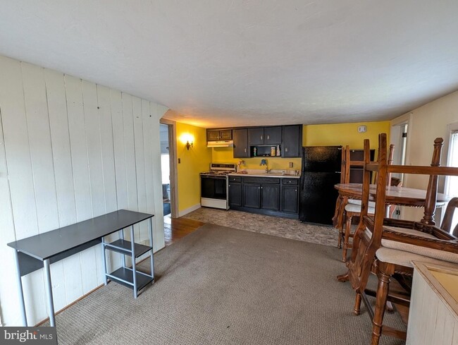 Building Photo - 115 Chambersburg St