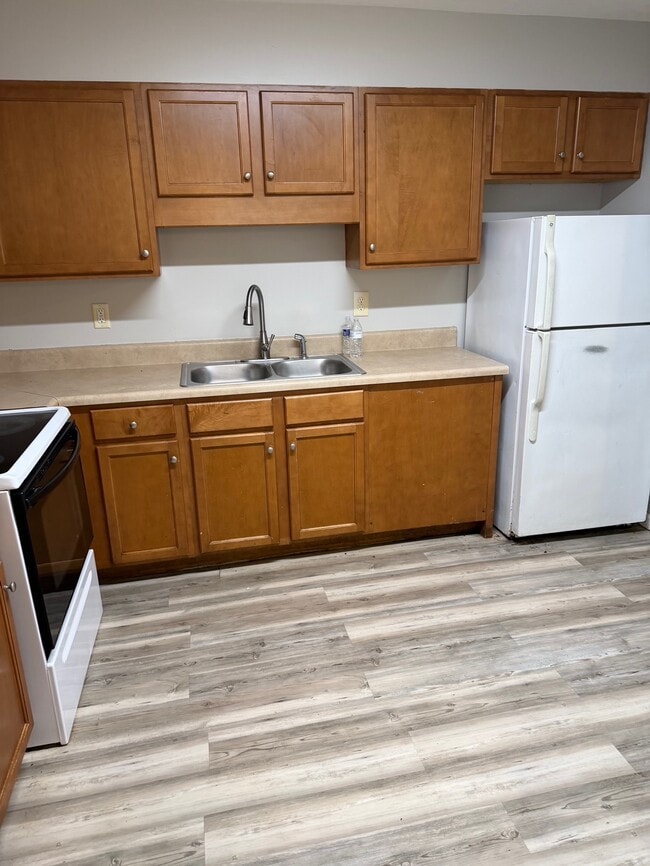 Building Photo - 270 Tampa Dr