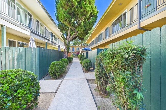 Building Photo - Roscoe Islander