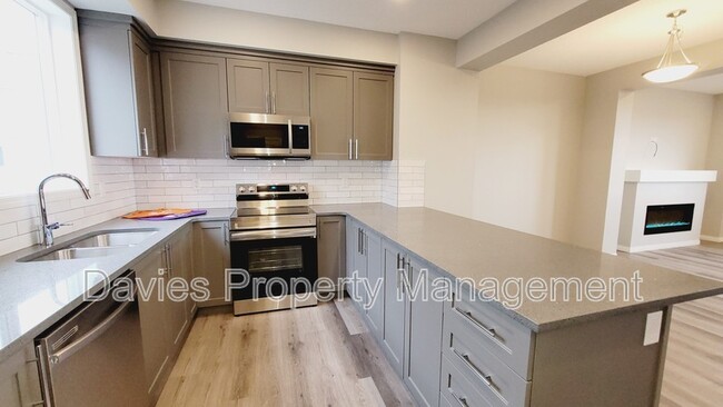 Building Photo - 2072 Wonnacott Way SW