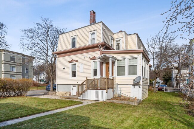 Building Photo - 142 Pleasant Ave