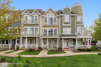Building Photo - 18 Lakeview Pl