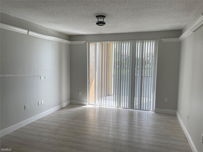 Foto del edificio - 3 br, 2 bath House - 7950 N Nob Hill Rd Ap...