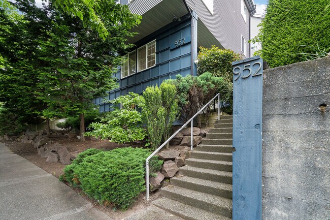 Building Photo - 952 N 35th St