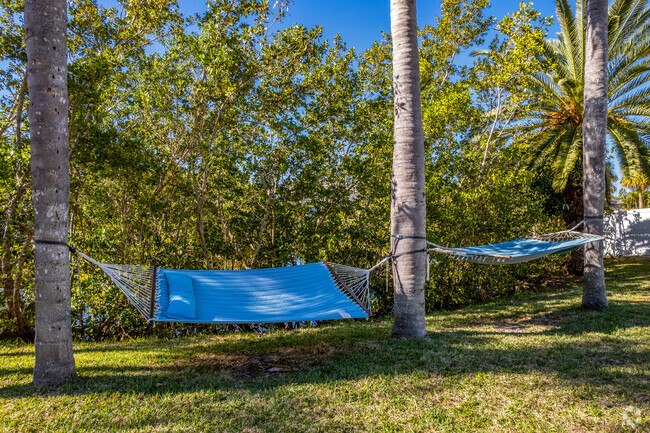 Hamacas - The Alcove at Madeira Beach