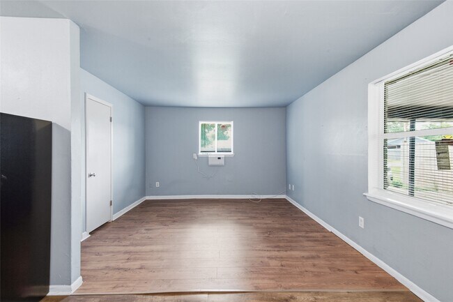 Foto del edificio - 6318 Laramie St