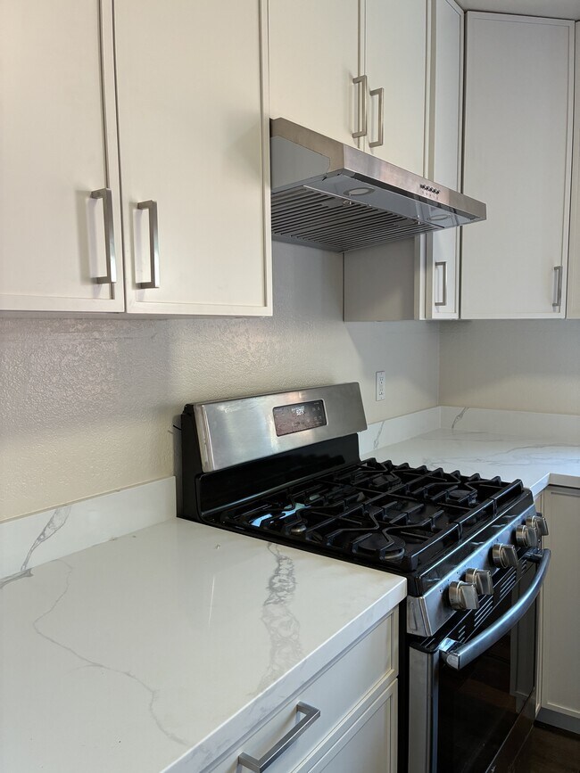 Building Photo - 1778 Oriole Ave