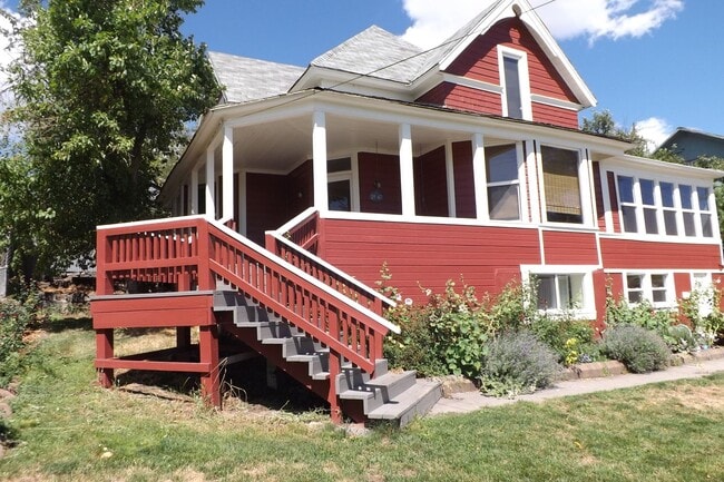 Building Photo - ~Approved Applicant~ 3 bedroom 2 bath house