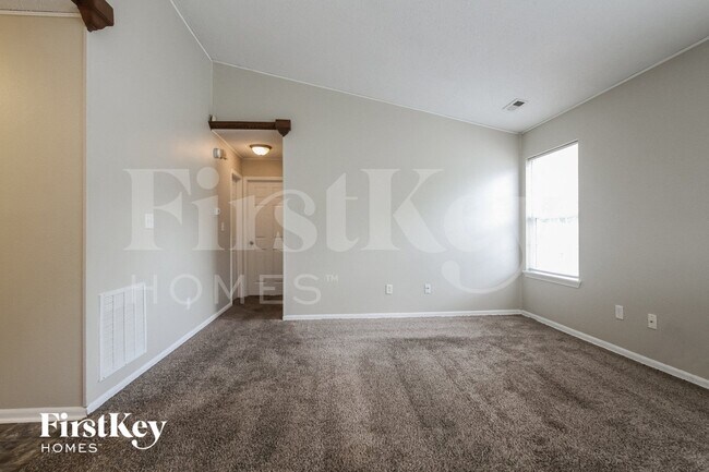 Foto del edificio - 6479 Hazelhatch Dr