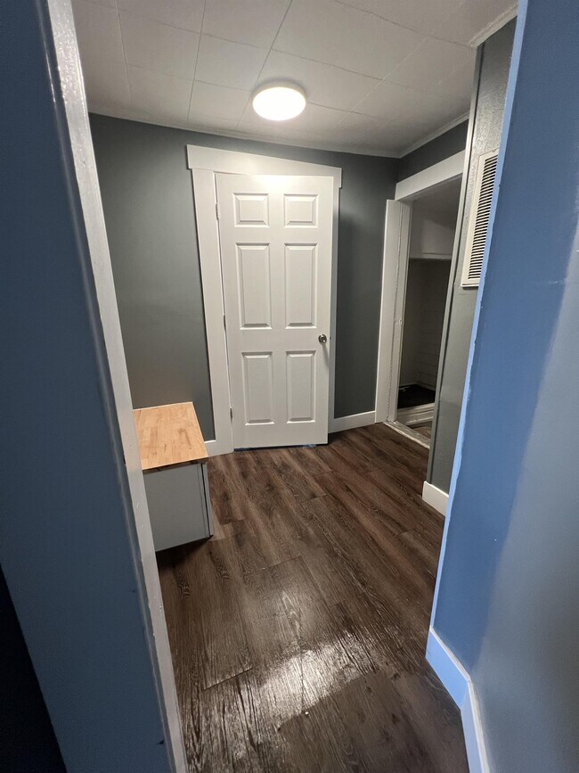 Foto del edificio - 411 E 5th St