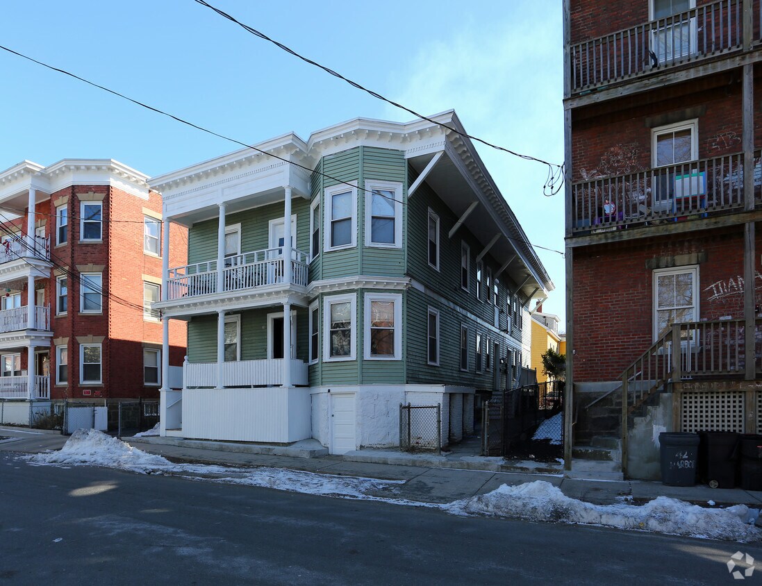 29 Perkins St, Salem, MA 01970 Apartments in Salem, MA