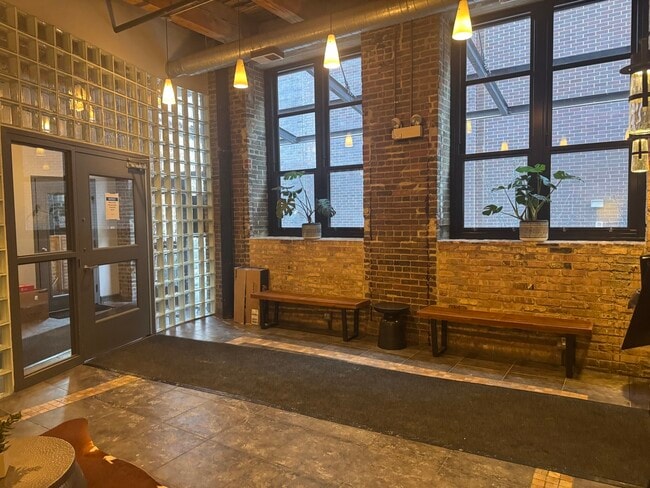 Building Photo - 14 N Peoria St