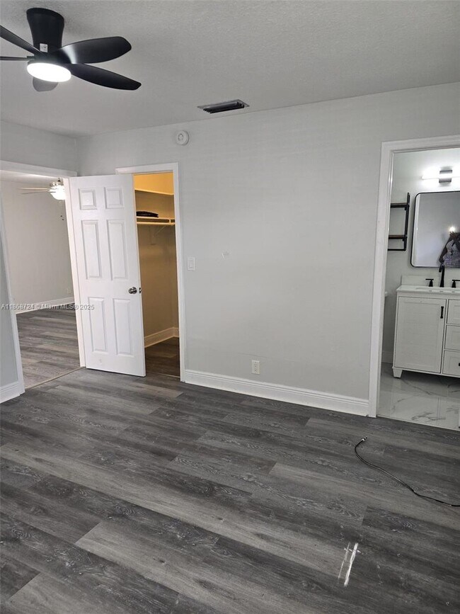 Foto del edificio - 7803 NW 38th St