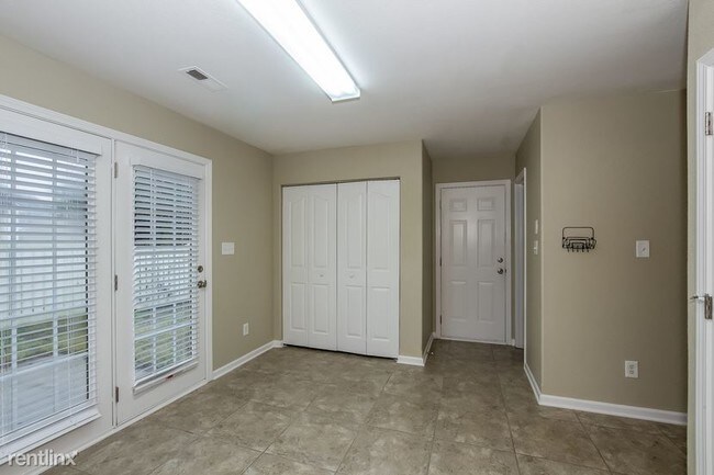 Building Photo - 3 br, 2.5 bath House - 8432 Spirea Ct