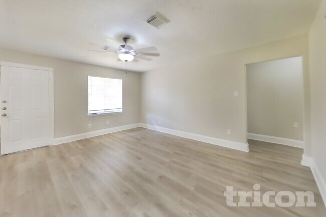 Foto del edificio - 4427 Oakside Dr