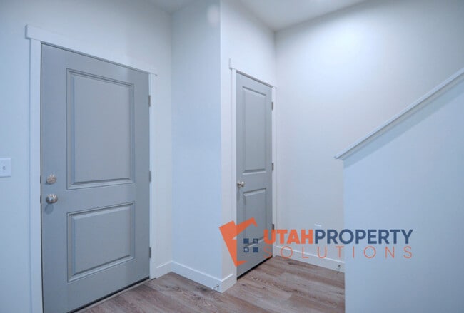 Building Photo - 1036 W 430 S