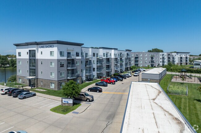 Exterior alternativo - 458 NE Delaware Ave