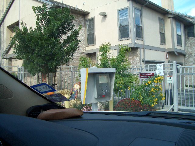 ENTRY/GATED COMMUNITY - 11839 Parliament St