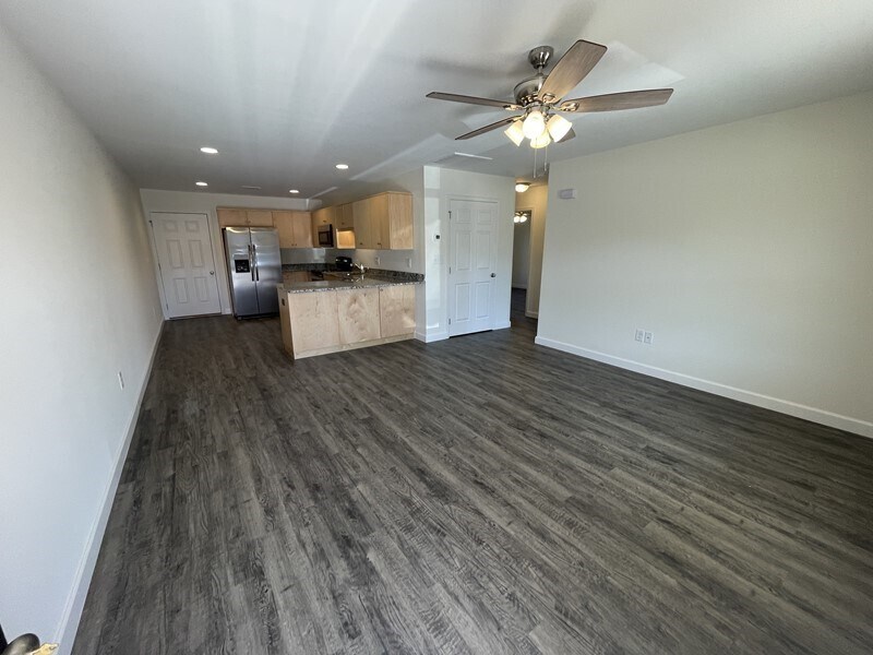 Foto del edificio - Duplex for Rent in peaceful settingnear De...