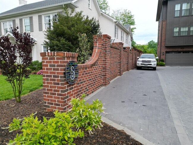 Foto del edificio - 4121 Selwyn Walk Ct