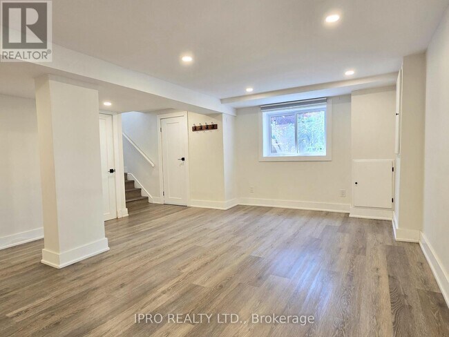Photo du bâtiment - 371-371 E 28th St