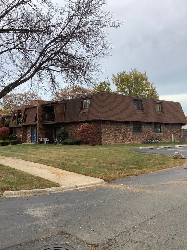 Building Photo - 10641 Brook Lodge Ln