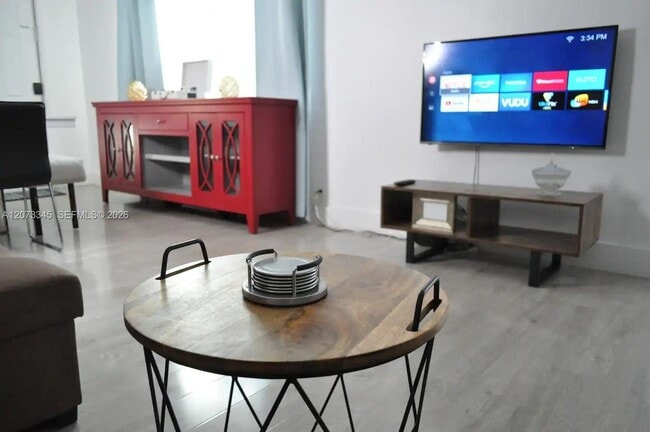 Foto del edificio - 811 SW 11th St
