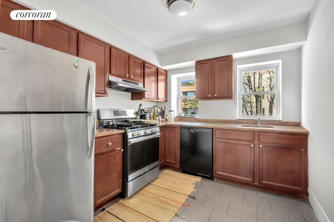 Building Photo - 88 Roebling St