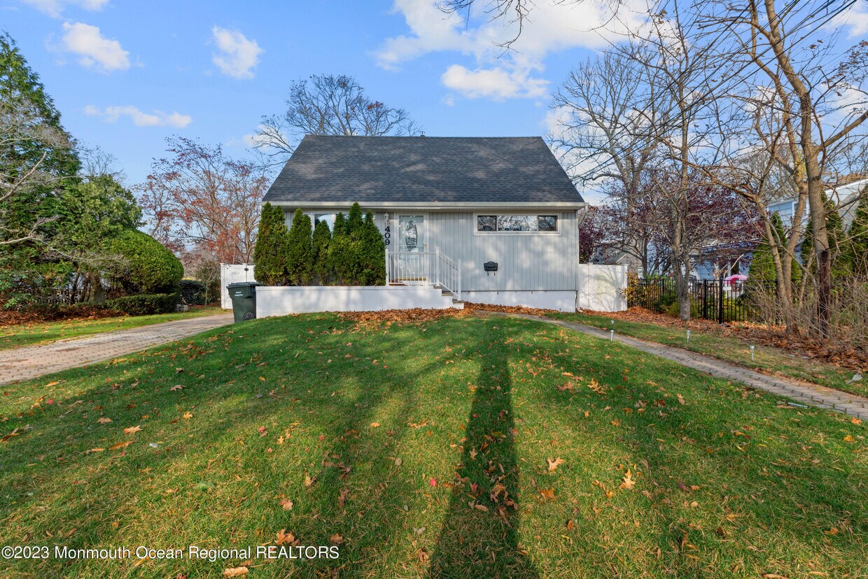 Primary Photo - 409 Wells Ave