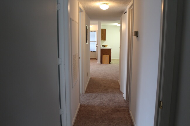 Building Photo - 2225 Huntingdon Dr