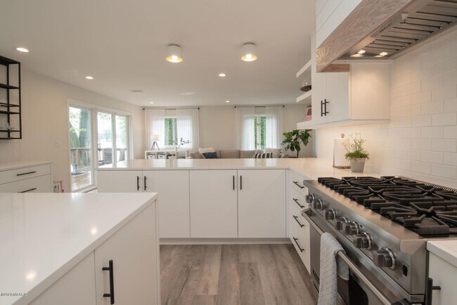 Building Photo - 7141 Eagle Height Dr